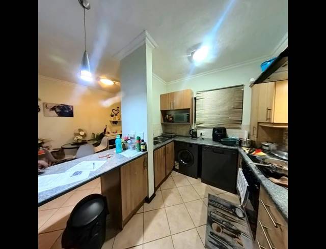2 BEDROOM TOWNHOUSE FOR SALE IN SUMMERSET